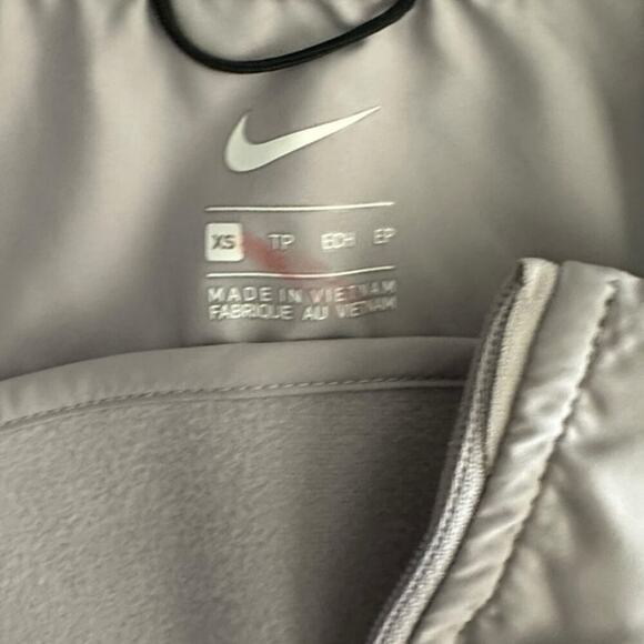 Nike Aeroloft Women's Gray & Silver Zip Up Running Quilted Vest Size XS - Picture 4 of 9